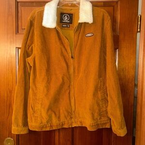 VOLCOM Halecrest Corduroy Trucker style jacket with faux shearling collar. Sz LG